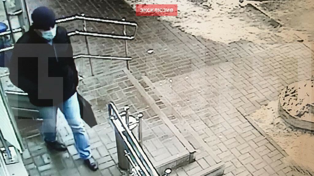 Необычное ограбление в Ростове: мужчина с помощью чемодана заставил сотрудников Сбербанка отдать ему почти полмиллиона рублей