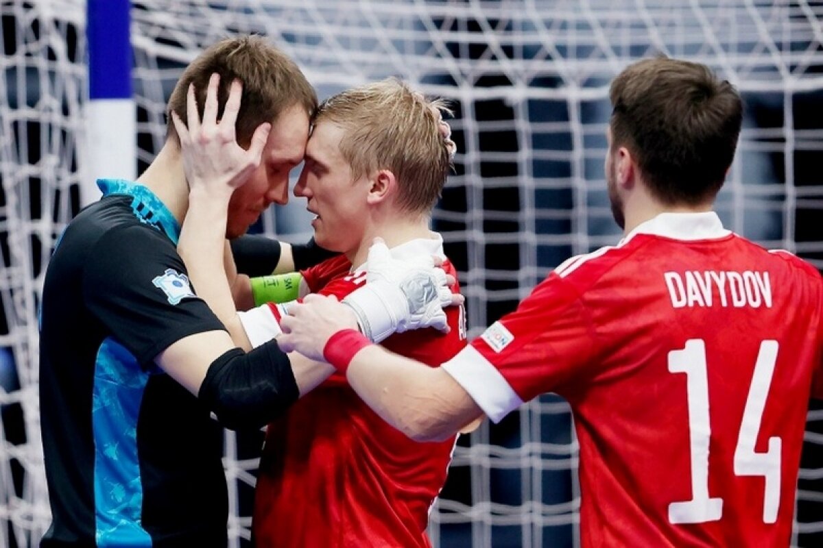 Россия обыграла Украину со счетом 3:2, выйдя в финал ЧЕ по мини-футболу благодаря спасению Путилова