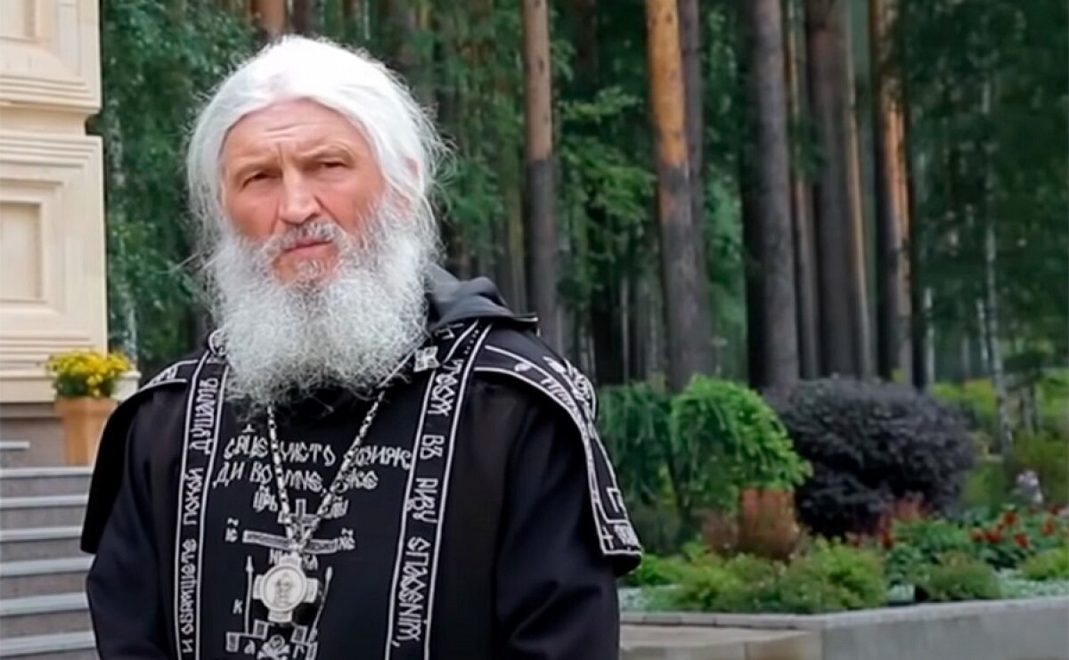 Отца Сергия, в монастыре которого напали на Собчак, лишили сана