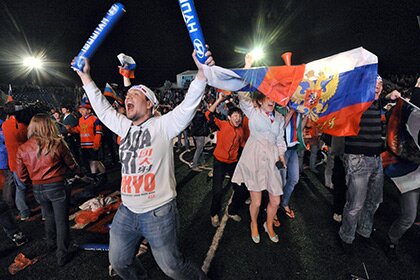 Спать россияне сегодня не лягут: Москва феерично отмечает победу сборной России над Испанией – кадры