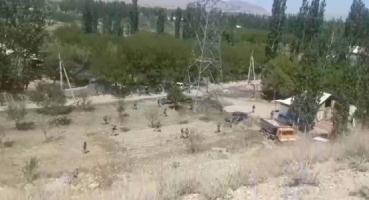 Гранатометный обстрел границы Киргизии спецназом Таджикистана попала на видео