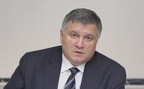 ​"Бессовестно лжет", - Аваков в пух и прах разнес заявление Порошенко о работе против него полиции