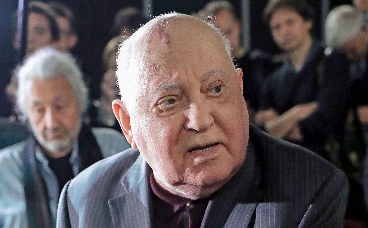 Горбачев с тревогой обратился к мировым лидерам по поводу России и Запада