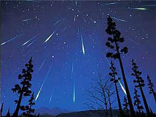 На выходных россияне увидят дожди созвездия Персеиды: Каждый час на землю будет падать 150 метеоров 