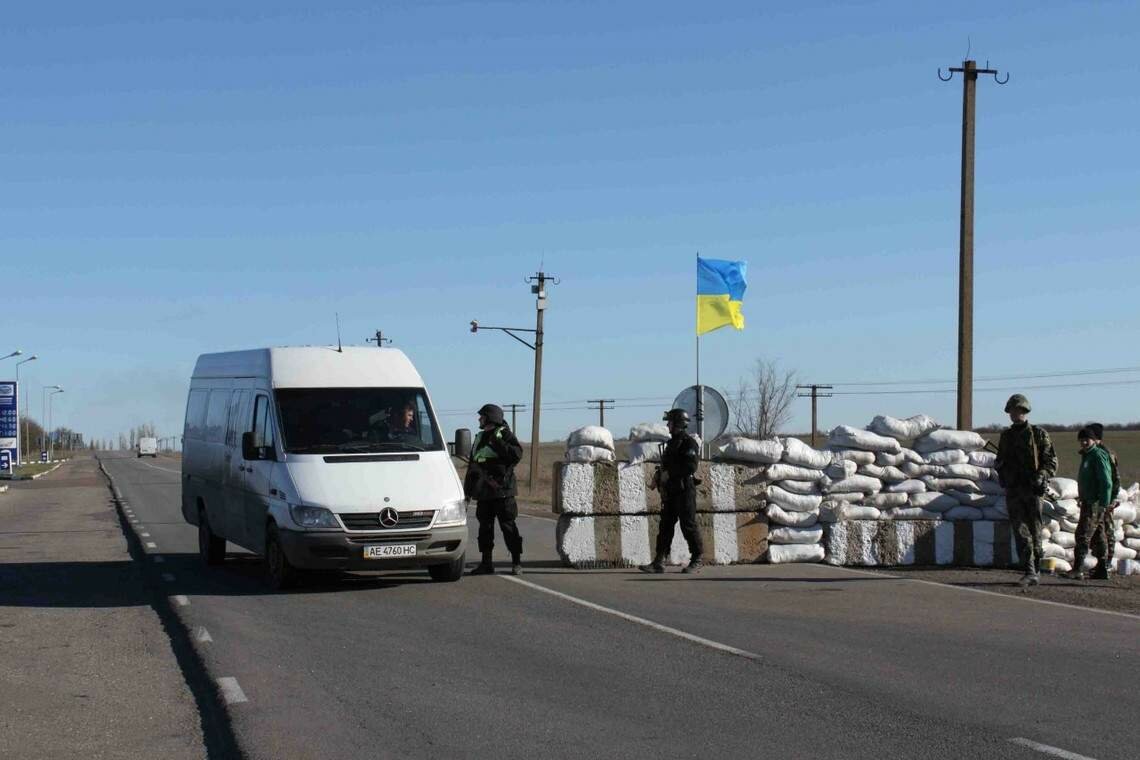 В Киеве рассказали, кому ограничен въезд на территорию ДНР и ЛНР из-за военного положения 
