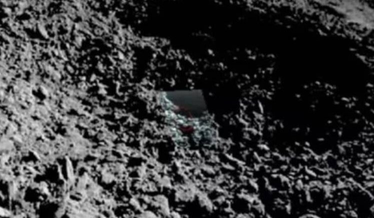 На обратной стороне Луны нашли ʺстеклоʺ, которое сформировалось после крушения метеорита