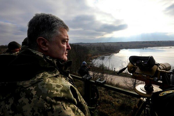Официально: Украина переходит в режим военного положения после инцидента в Керченском проливе