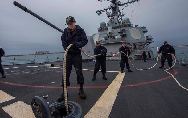 Эсминец ВМС США Carney с ракетами Tomahawk и Harpoon вошел в Черное море: стала известна причина