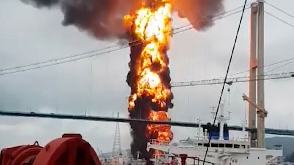 В Южной Корее взорвался танкер Stolt Groenland с россиянами на борту – кадры