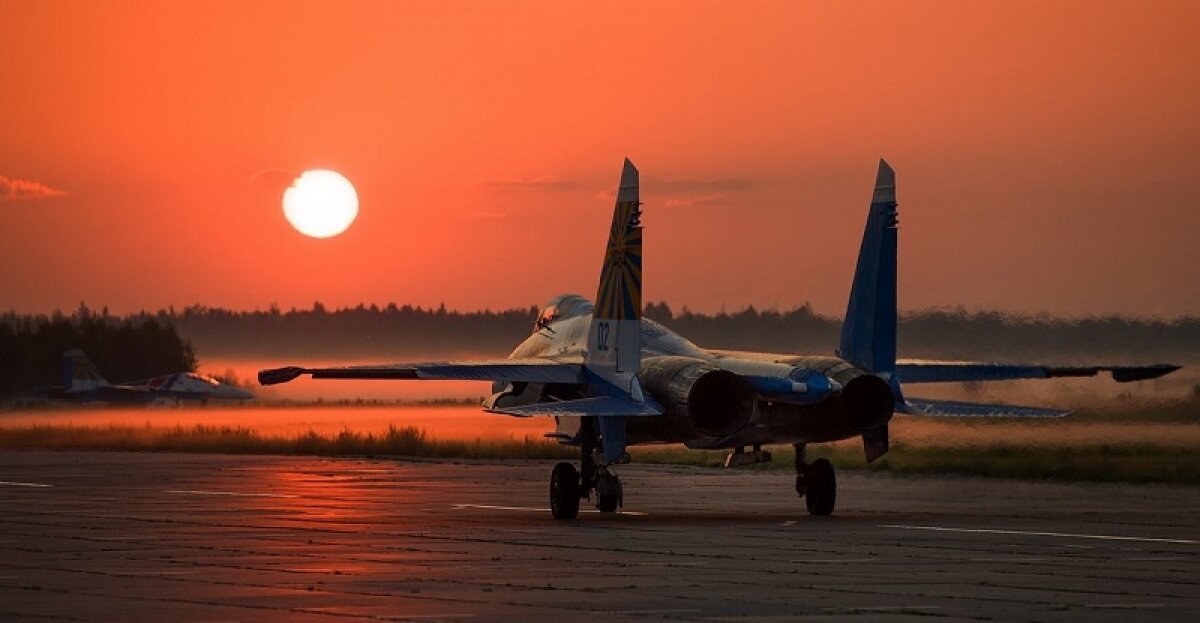 В зоне падения Су-27 в Черном море зафиксировали сигнал бедствия - пилот мог выжить