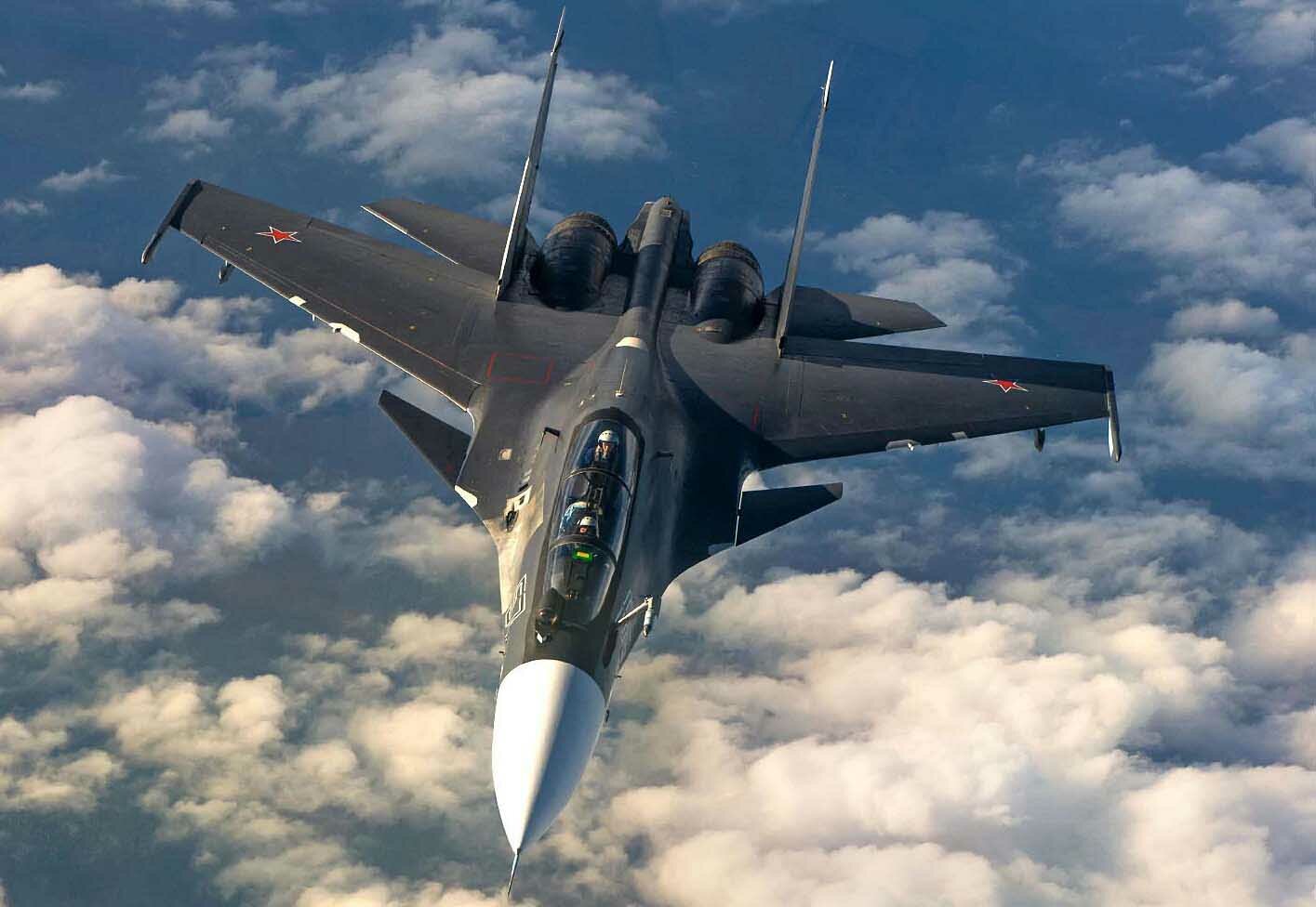 Маневры Су-30СМ над эсминцем "Дональд Кук" ВМС США в Черном море попали на видео