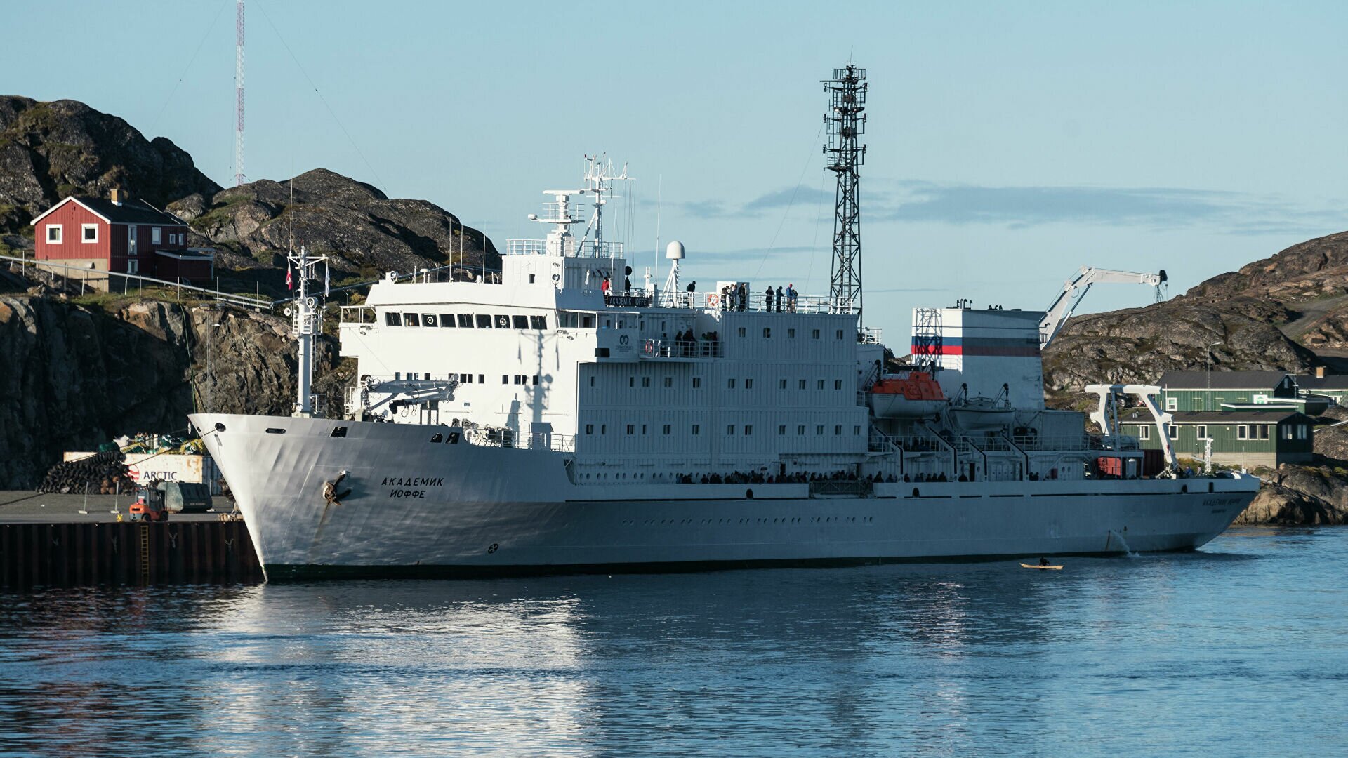 В Дании задержали российское научное судно "Академик Иоффе" по жалобе третьей стороны