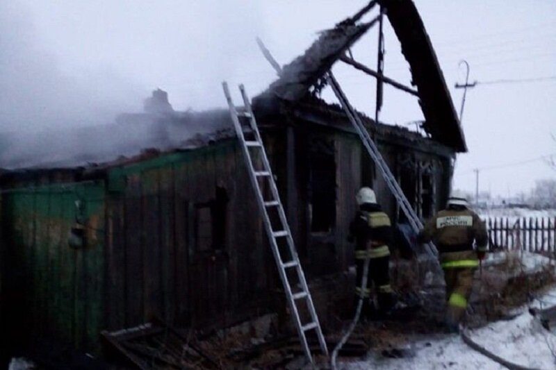 ​На Алтае четверо детей и их родители сгорели в частном доме