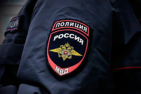 Сына Марии Шукшиной забрали в отделение полиции: его девушка заявила, что он продает наркотики и избил ее. Кадры