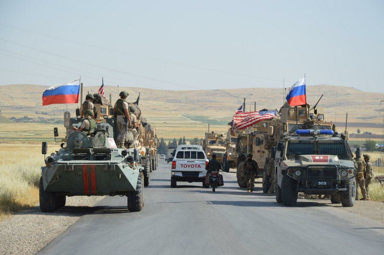 Американские бронемобили "преследовали" российский конвой в Сирии 