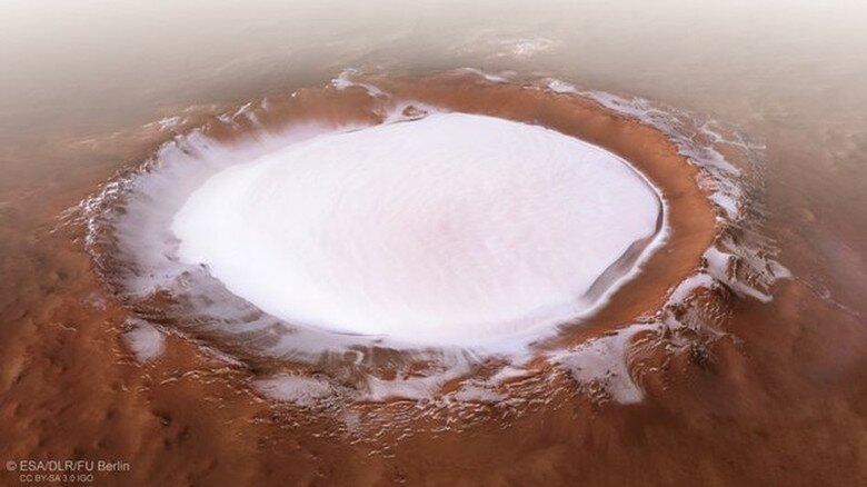 2-километровые толщи льда: в 80-километровом кратере Марса выявили природную аномалию 