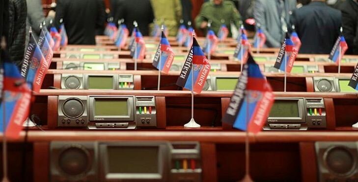 В ДНР и ЛНР намечены внеочередные заседания парламентов для принятия важных законов о налогообложении украинских предприятий