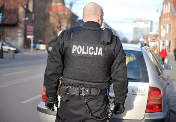 Заставляли раздеваться и унижали: в Польше полиция сутки издевалась над украинкой
