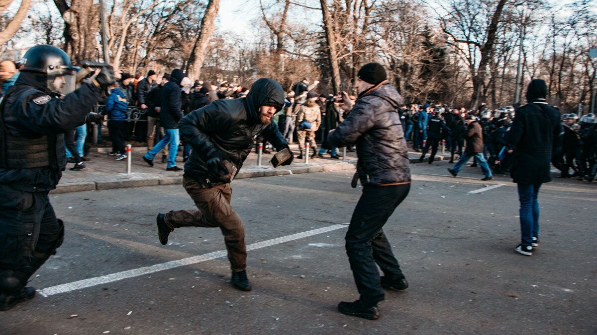 киев, акция протеста, митинг, верховная рада, столкновение, полиция. пострадали, жертвы