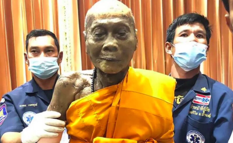 Как достичь рая, или история одного монаха: буддистский гуру улыбнулся спустя 2 месяца после смерти - удивительные кадры