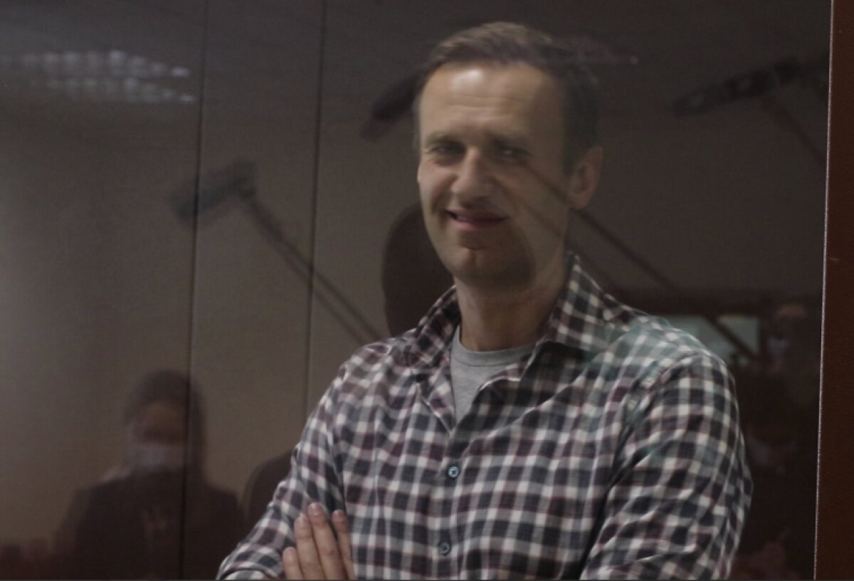 Реакция Навального на новый срок в колонии попала на видео
