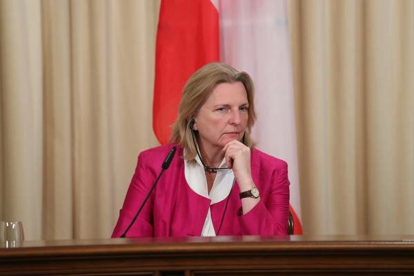 В Госдуме раскрыли обстоятельства отказа главы МИД Австрии Карин Кнайсль ехать в Россию