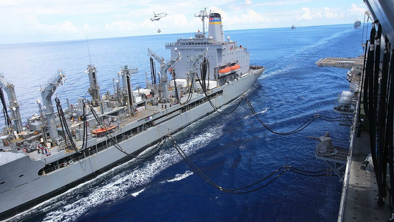 Американский военный танкер идет в Черноморье
