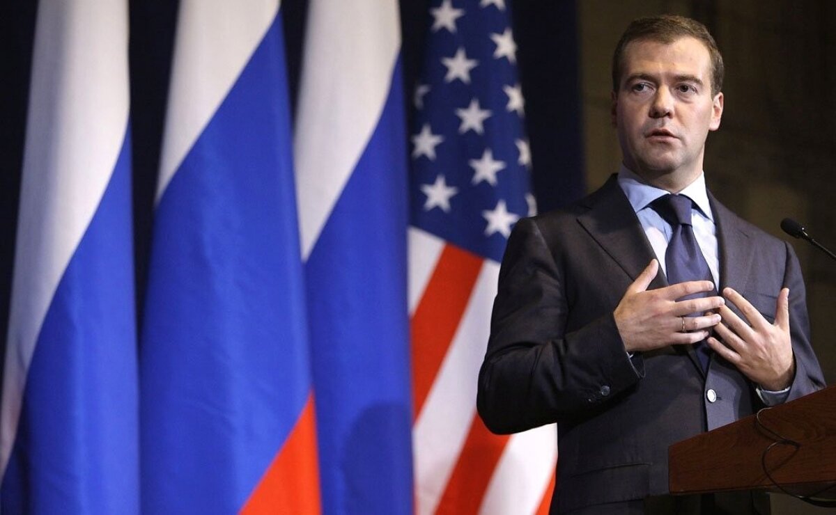 Политику Байдена к РФ спрогнозировал Медведев