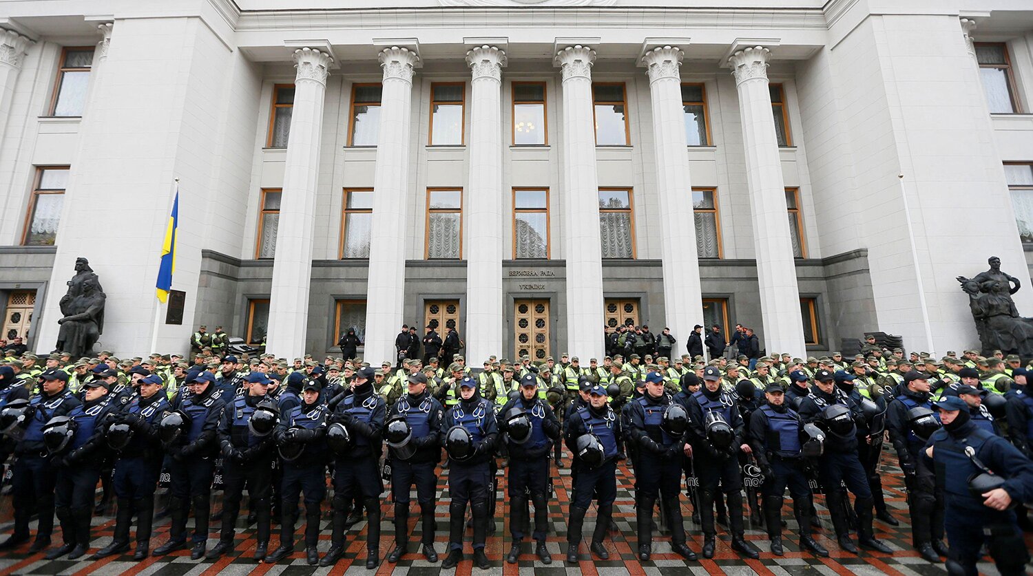 Нардепы не придут на заседание в связи с митингом под украинским Парламентом - Сергей Березенко