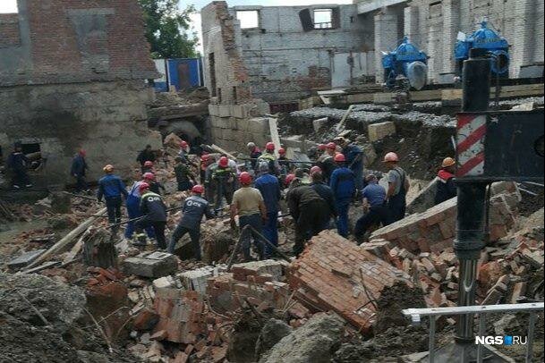 Обрушение строящегося здания в Новосибирске: десятки человек под завалом - первые подробности ЧП