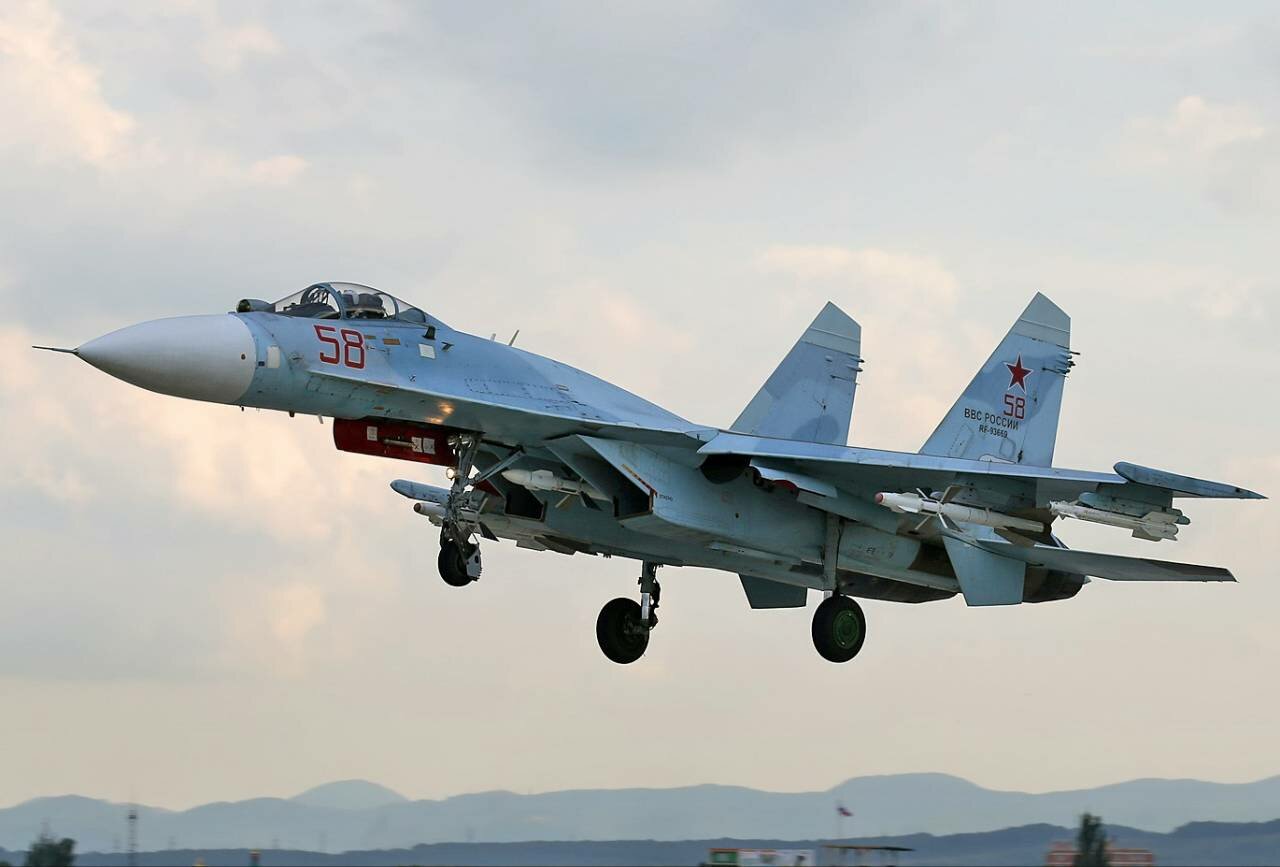 ​Российский "Су-27" мастерски перехватил самолет-разведчик ВВС США над Черным морем