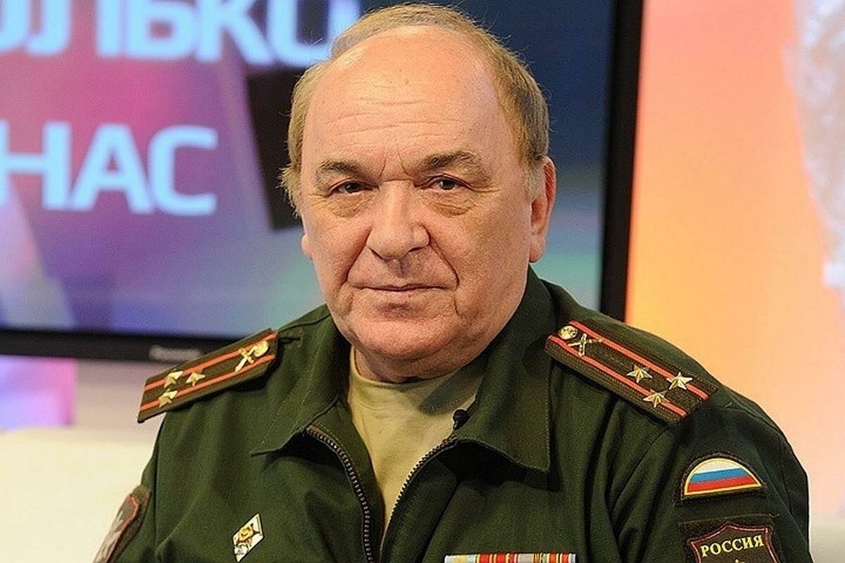 Баранец перечислил причины переброски эшелонов военной техники в Крым