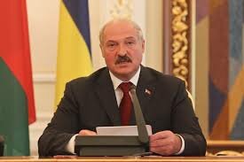 Лукашенко назвал войну в Донбассе “подарком врагам” и призвал заканчивать “недоразумение”