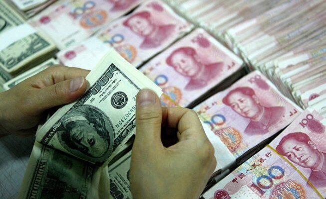 В экономической войне с США Китай пустил в ход "козыри из рукавов": стало известно, что ждет доллар и юань