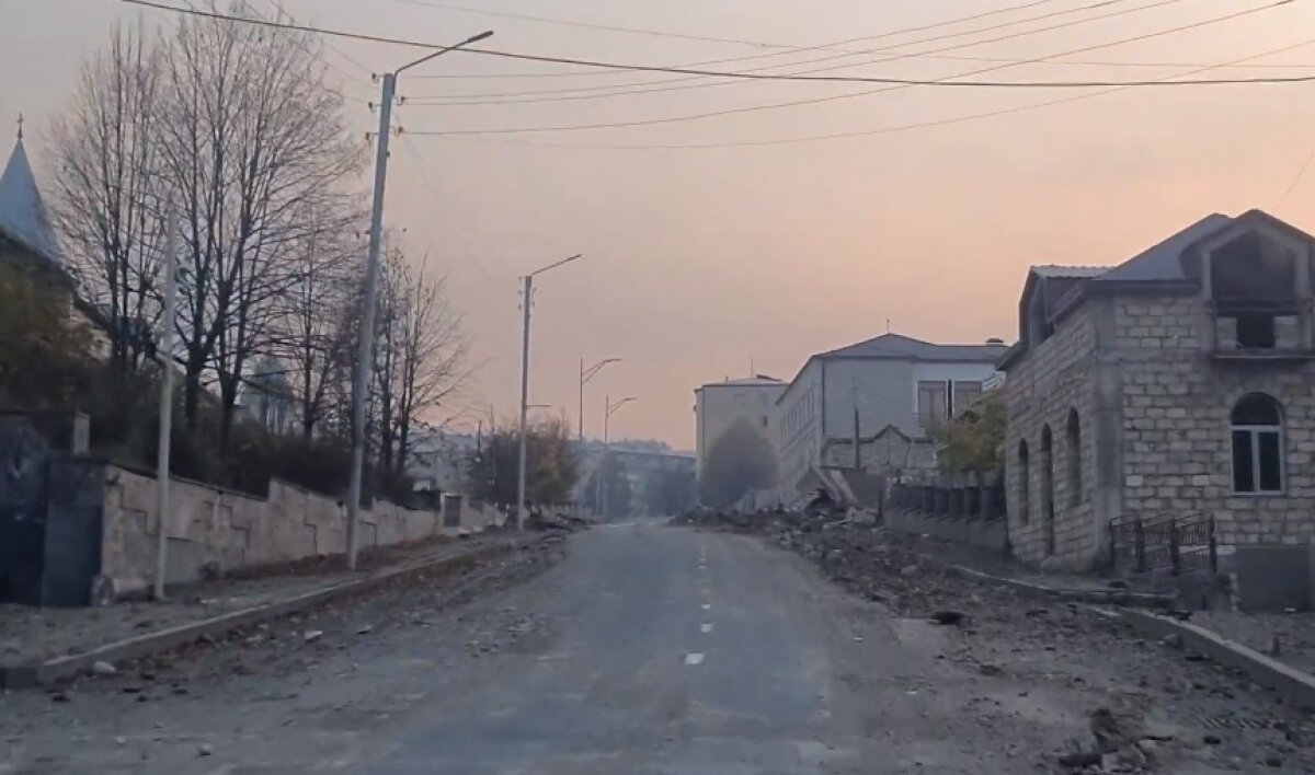 Разрушенные снарядами дома в Шуши попали на видео 