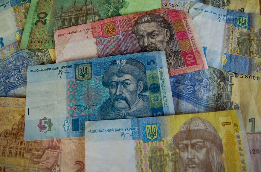 Эксперты назвали сумму, которую должны украинцы государству, из-за провалов в экономике 