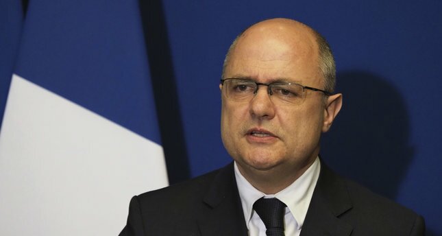 Глава МВД Франции Ле Ру ушел в отставку “по блату”: политик пристроил в парламент своих малолетних дочерей - Euronews