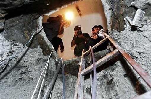 Грабители-неудачники четыре месяца рыли туннель в банк “под присмотром” полиции 