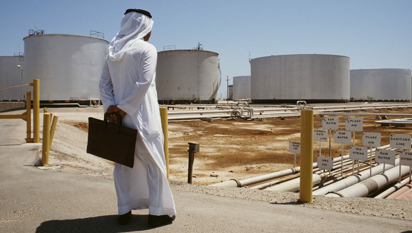 Саудовская Аравия засекретила цены на нефть на фоне "войны" с Россией 