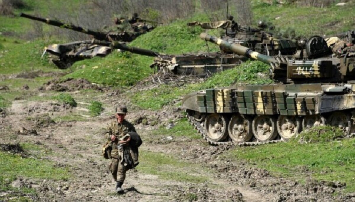 Азербайджан несет потери в Нагорном Карабахе: разбиты танки, бронетехника и БПЛА