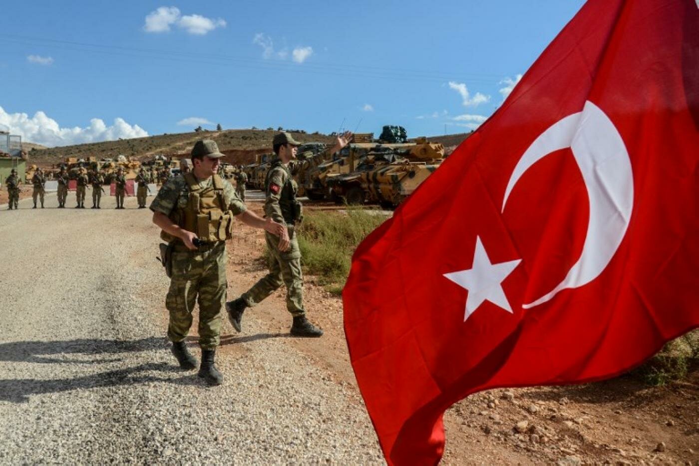 Турция вступила в открытое противостояние с сирийской оппозицией в Идлибе: кадры