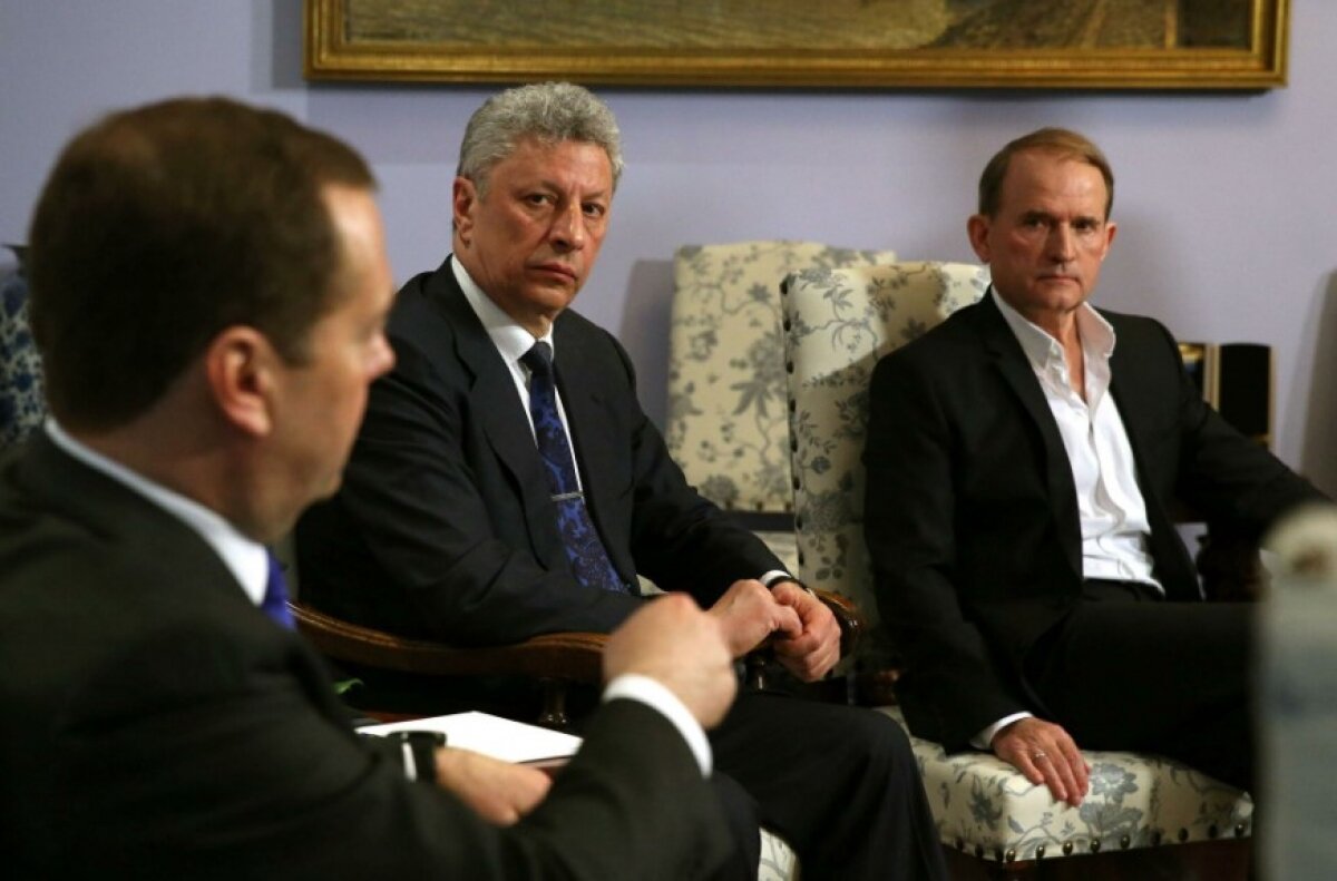 Медведев связался с Медведчуком на фоне резонансного решения Зеленского 