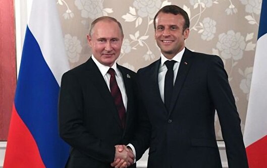 Излучал доброжелательность и поздоровался по-русски: Макрон тепло встретил Путина на G20 – кадры
