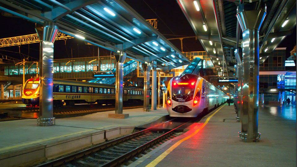 Киев планирует запустить поезда в Донецк и Луганск - заявление МИД Украины