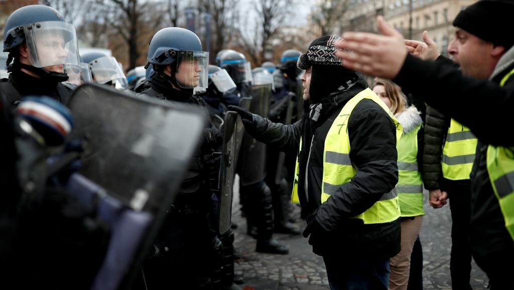 ​Массовые протесты во Франции: из-за акций "желтых жилетов" мобилизовали почти 100 тысяч полицейских