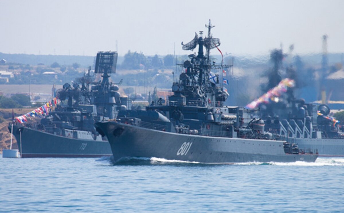 Черноморский флот РФ "поиграл мышцами" и нарушил покой США 
