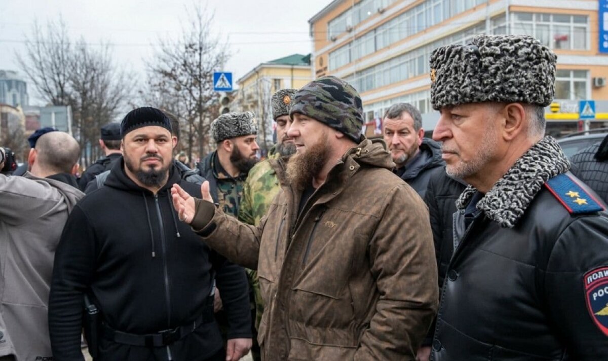 Кадыров побывал на месте нападения на полицейских в Грозном, назвав имена террористов