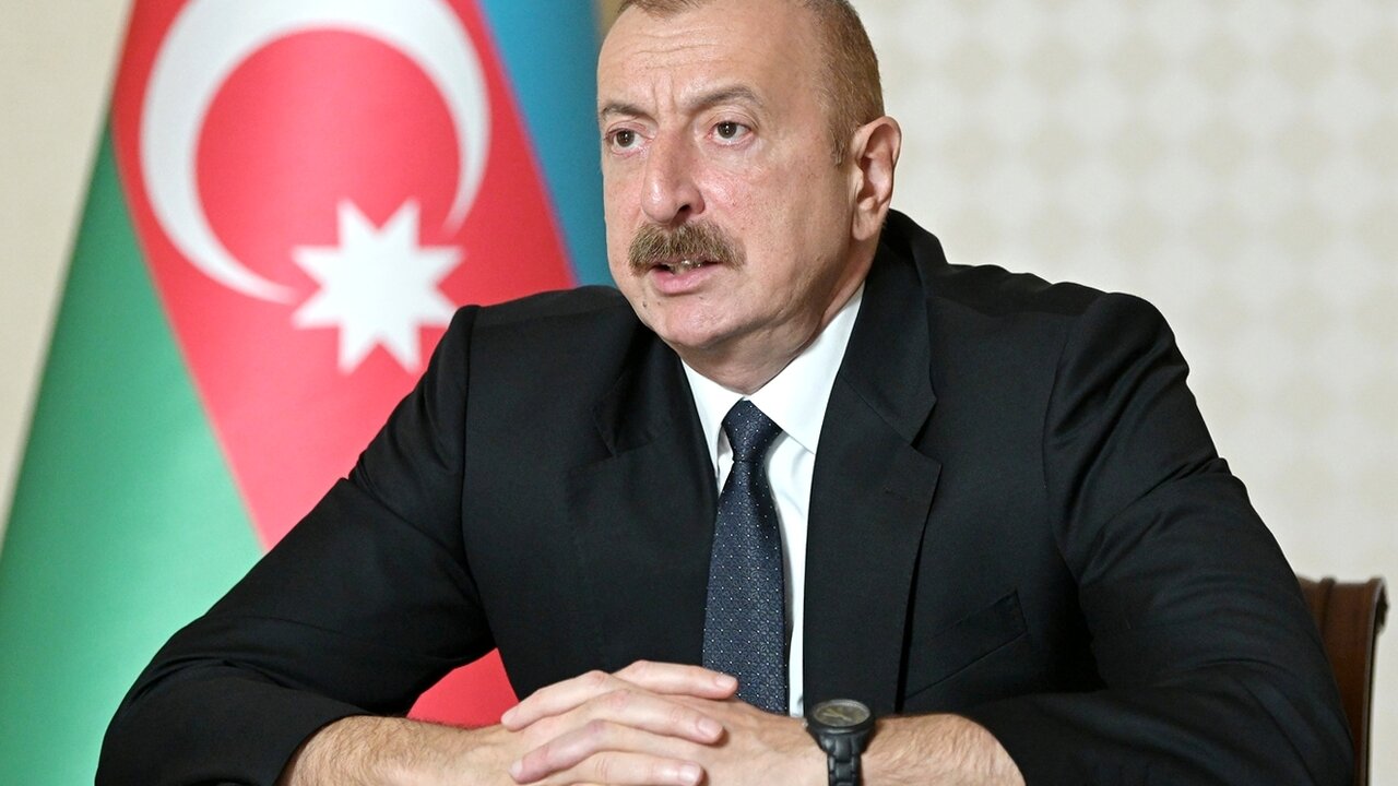 Алиев объявил о поднятии флага Азербайджана над Мадагизом в Карабахе