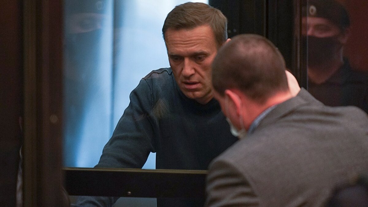 Репин показал, как Запад "топит" Навального