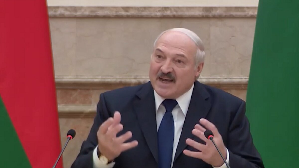 Лукашенко о кандидате в президенты: "Если хряк, как этот человек, то и поросята мертворожденные"
